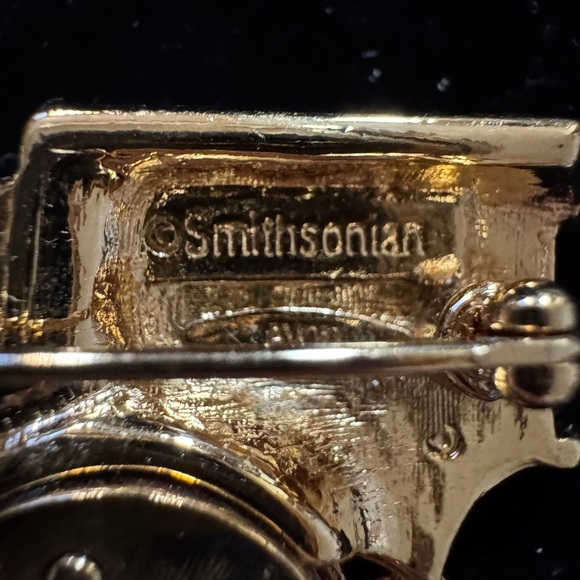 Train Brooch - Picture 2 of 3